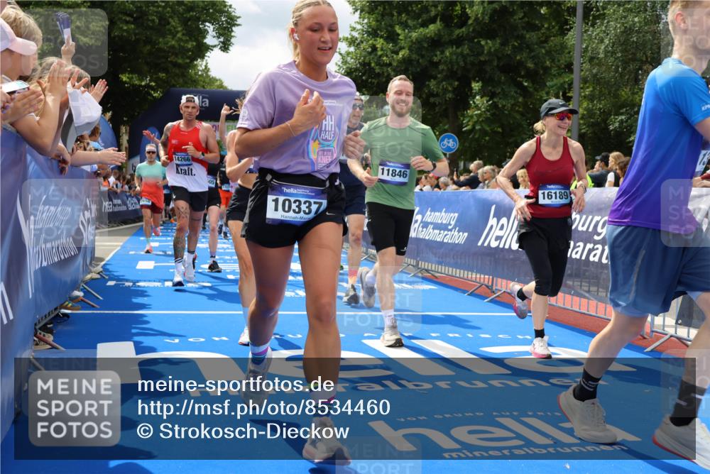 29.06.2025 - hella hamburg halbmarathon Strokosch-Dieckow http://msf.ph/oto/8534460 29.06.2025 10:58:42 Ziel 1319, 2488, 2619, 2656, 2840, 5277, 5675, 6592, 6595, 6720, 7659, 8322, 8929, 10268, 10539, 10943, 11605, 11846, 12862, 13512, 13694, 13880, 14266, 14902, 14965, 15197, 16189, 17405, 17630, 17839, 18232, 18501, 18587, 18954 meine-sportfotos.de