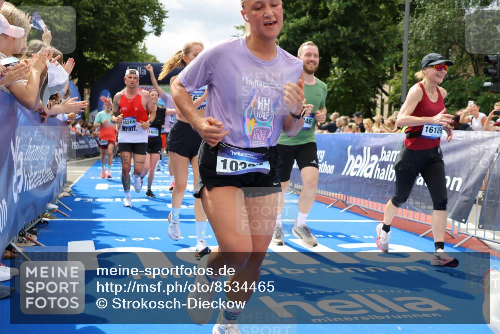 29.06.2025 - hella hamburg halbmarathon Strokosch-Dieckow http://msf.ph/oto/8534465 29.06.2025 10:58:42 Ziel 1319, 2488, 2619, 2656, 2840, 5277, 5675, 6592, 6595, 6720, 7659, 8322, 8929, 10268, 10539, 10943, 11605, 11846, 12862, 13512, 13694, 13880, 14266, 14902, 14965, 15197, 16189, 17405, 17630, 17839, 18232, 18501, 18587, 18954 meine-sportfotos.de