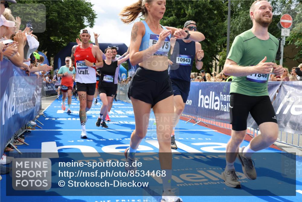 29.06.2025 - hella hamburg halbmarathon Strokosch-Dieckow http://msf.ph/oto/8534468 29.06.2025 10:58:43 Ziel 1319, 2488, 2656, 2840, 3859, 5277, 5675, 6592, 6720, 7659, 8322, 8807, 8929, 10268, 10539, 10943, 11605, 11846, 12862, 13512, 13694, 13880, 14266, 14902, 14965, 15197, 16189, 17405, 17630, 17839, 18232, 18587, 18954 meine-sportfotos.de