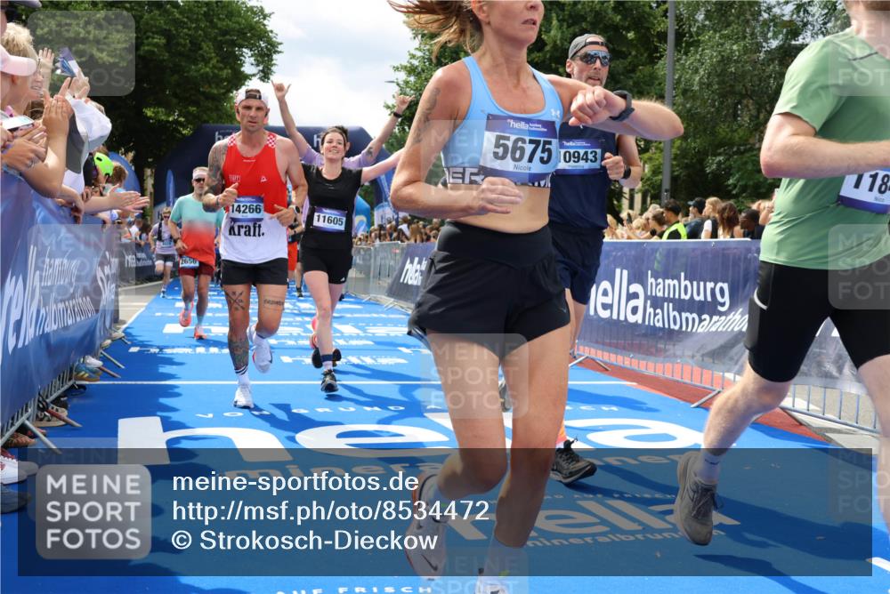 29.06.2025 - hella hamburg halbmarathon Strokosch-Dieckow http://msf.ph/oto/8534472 29.06.2025 10:58:43 Ziel 1319, 2488, 2656, 2840, 3859, 5277, 5675, 6592, 6720, 7659, 8322, 8807, 8929, 10268, 10539, 10943, 11605, 11846, 12862, 13512, 13694, 13880, 14266, 14902, 14965, 15197, 16189, 17405, 17630, 17839, 18232, 18587, 18954 meine-sportfotos.de