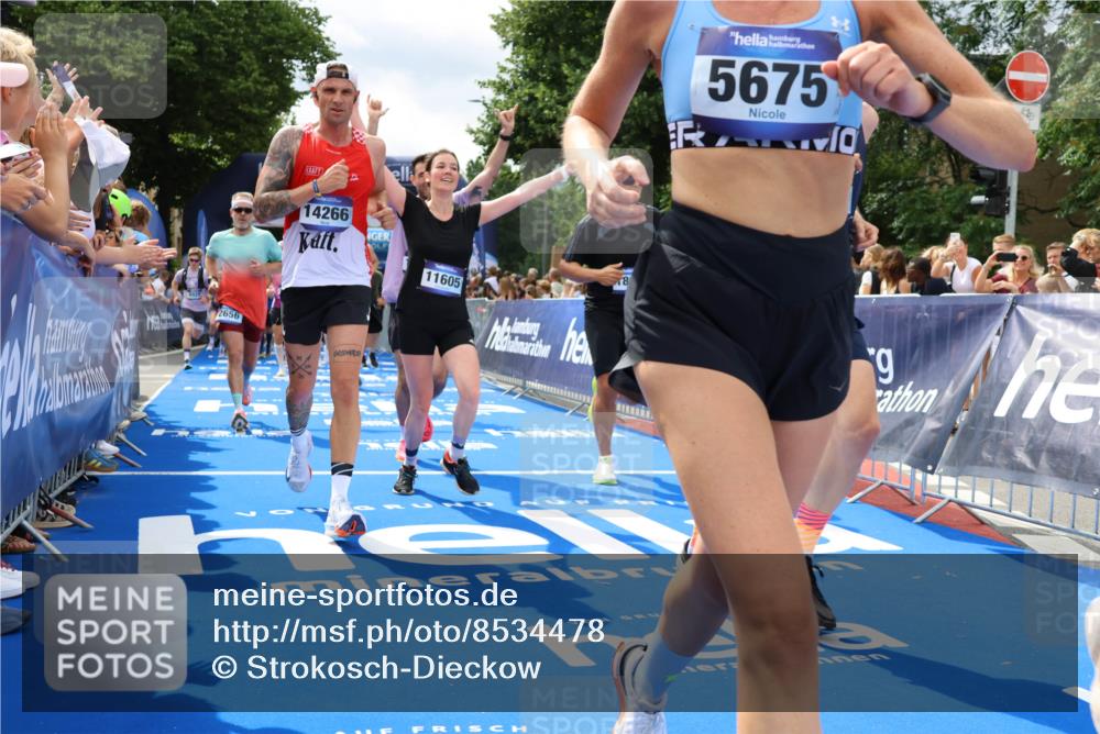 29.06.2025 - hella hamburg halbmarathon Strokosch-Dieckow http://msf.ph/oto/8534478 29.06.2025 10:58:43 Ziel 1319, 2488, 2656, 2840, 3859, 5277, 5675, 6592, 6720, 7659, 8322, 8807, 8929, 10268, 10539, 10943, 11605, 11846, 12862, 13512, 13694, 13880, 14266, 14902, 14965, 15197, 16189, 17405, 17630, 17839, 18232, 18587, 18954 meine-sportfotos.de
