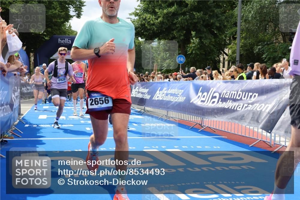 29.06.2025 - hella hamburg halbmarathon Strokosch-Dieckow http://msf.ph/oto/8534493 29.06.2025 10:58:45 Ziel 1319, 2159, 2488, 2656, 2840, 3859, 4833, 5277, 5675, 5885, 6592, 6720, 8322, 8807, 8929, 10268, 10539, 10943, 11605, 11846, 12734, 12862, 13512, 13880, 14266, 14673, 14902, 14965, 15197, 16189, 17405, 17630, 17839, 18232, 18587, 18954 meine-sportfotos.de