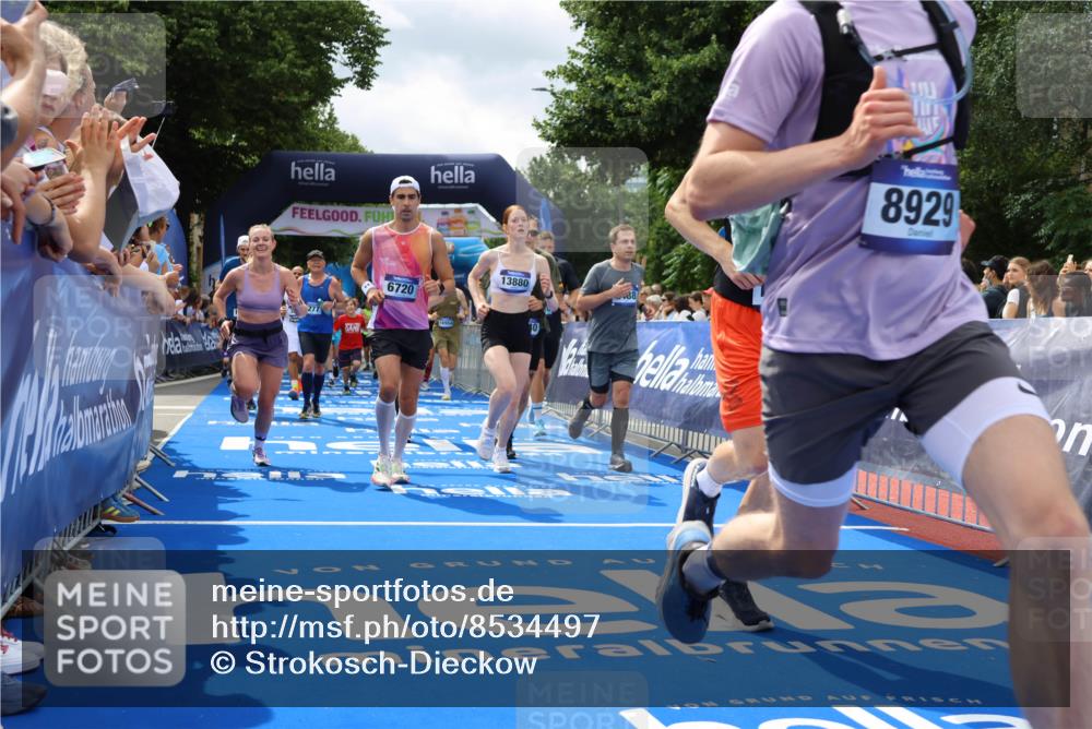 29.06.2025 - hella hamburg halbmarathon Strokosch-Dieckow http://msf.ph/oto/8534497 29.06.2025 10:58:46 Ziel 1319, 2159, 2488, 2656, 2840, 3859, 4632, 4833, 5277, 5675, 5885, 6592, 6720, 8807, 8929, 9156, 9353, 10268, 10539, 10943, 11605, 11846, 12734, 13512, 13880, 14266, 14673, 14902, 14965, 15197, 16189, 17405, 17630, 17839, 18232, 18587, 18954 meine-sportfotos.de