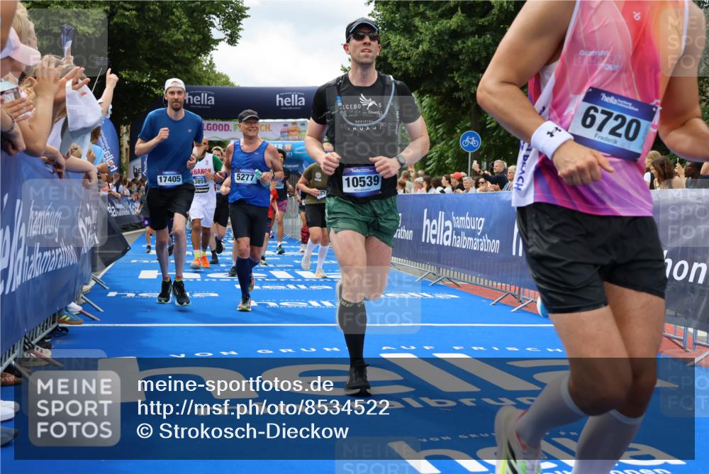 29.06.2025 - hella hamburg halbmarathon Strokosch-Dieckow http://msf.ph/oto/8534522 29.06.2025 10:58:48 Ziel 1319, 2159, 2488, 2656, 2840, 3859, 4632, 4833, 5277, 5675, 5885, 6438, 6720, 8807, 8929, 9156, 9353, 10268, 10518, 10539, 10788, 10915, 10943, 11605, 11846, 12734, 13512, 13880, 14266, 14673, 14902, 14965, 16189, 17405, 17630, 17839, 17931, 18180, 18232, 18954 meine-sportfotos.de