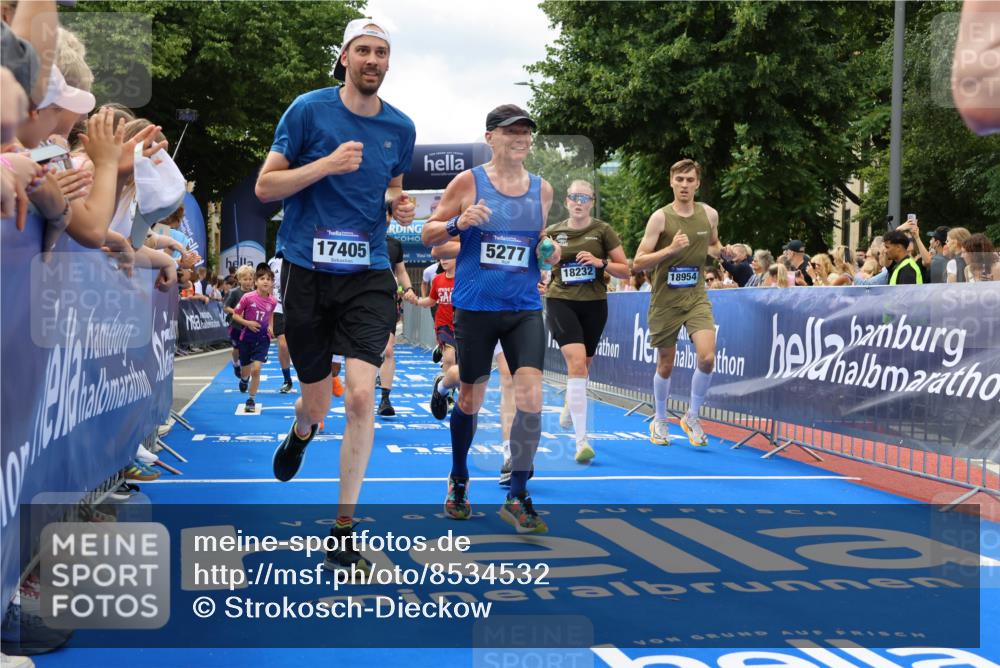29.06.2025 - hella hamburg halbmarathon Strokosch-Dieckow http://msf.ph/oto/8534532 29.06.2025 10:58:49 Ziel 2159, 2488, 2656, 2840, 3859, 4632, 4833, 5277, 5675, 5885, 6438, 6720, 8807, 8929, 9156, 9353, 10268, 10518, 10539, 10788, 10915, 10943, 11605, 11846, 12734, 12735, 13512, 13654, 13880, 14266, 14673, 14902, 14965, 17405, 17630, 17839, 17931, 18180, 18232, 18954 meine-sportfotos.de