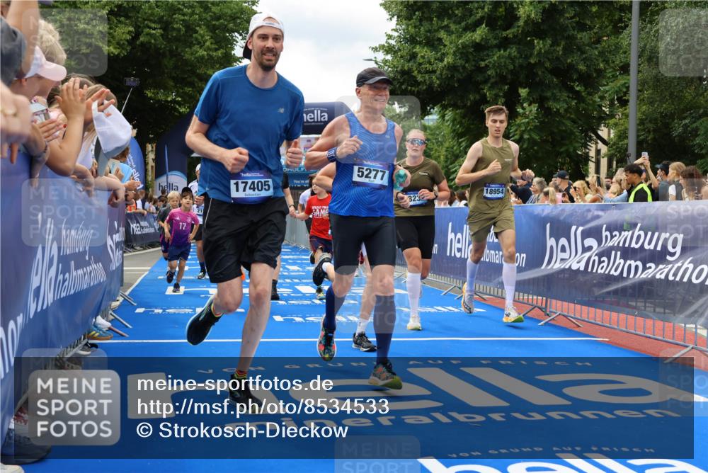 29.06.2025 - hella hamburg halbmarathon Strokosch-Dieckow http://msf.ph/oto/8534533 29.06.2025 10:58:49 Ziel 2159, 2488, 2656, 2840, 3859, 4632, 4833, 5277, 5675, 5885, 6438, 6720, 8807, 8929, 9156, 9353, 10268, 10518, 10539, 10788, 10915, 10943, 11605, 11846, 12734, 12735, 13512, 13654, 13880, 14266, 14673, 14902, 14965, 17405, 17630, 17839, 17931, 18180, 18232, 18954 meine-sportfotos.de