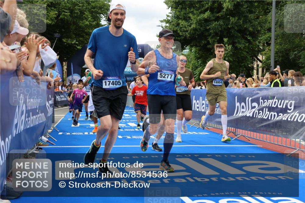 29.06.2025 - hella hamburg halbmarathon Strokosch-Dieckow http://msf.ph/oto/8534536 29.06.2025 10:58:49 Ziel 2159, 2488, 2656, 2840, 3859, 4632, 4833, 5277, 5675, 5885, 6438, 6720, 8807, 8929, 9156, 9353, 10268, 10518, 10539, 10788, 10915, 10943, 11605, 11846, 12734, 12735, 13512, 13654, 13880, 14266, 14673, 14902, 14965, 17405, 17630, 17839, 17931, 18180, 18232, 18954 meine-sportfotos.de