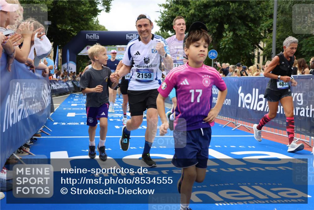 29.06.2025 - hella hamburg halbmarathon Strokosch-Dieckow http://msf.ph/oto/8534555 29.06.2025 10:58:51 Ziel 2159, 2488, 2840, 3859, 4632, 4833, 5277, 5885, 6438, 6720, 6860, 7223, 8807, 9156, 9353, 10268, 10518, 10539, 10788, 10915, 12734, 12735, 13654, 13880, 14266, 14673, 14902, 14965, 17405, 17531, 17630, 17810, 17839, 17931, 18180, 18232, 18833, 18954, 19002, 19003 meine-sportfotos.de