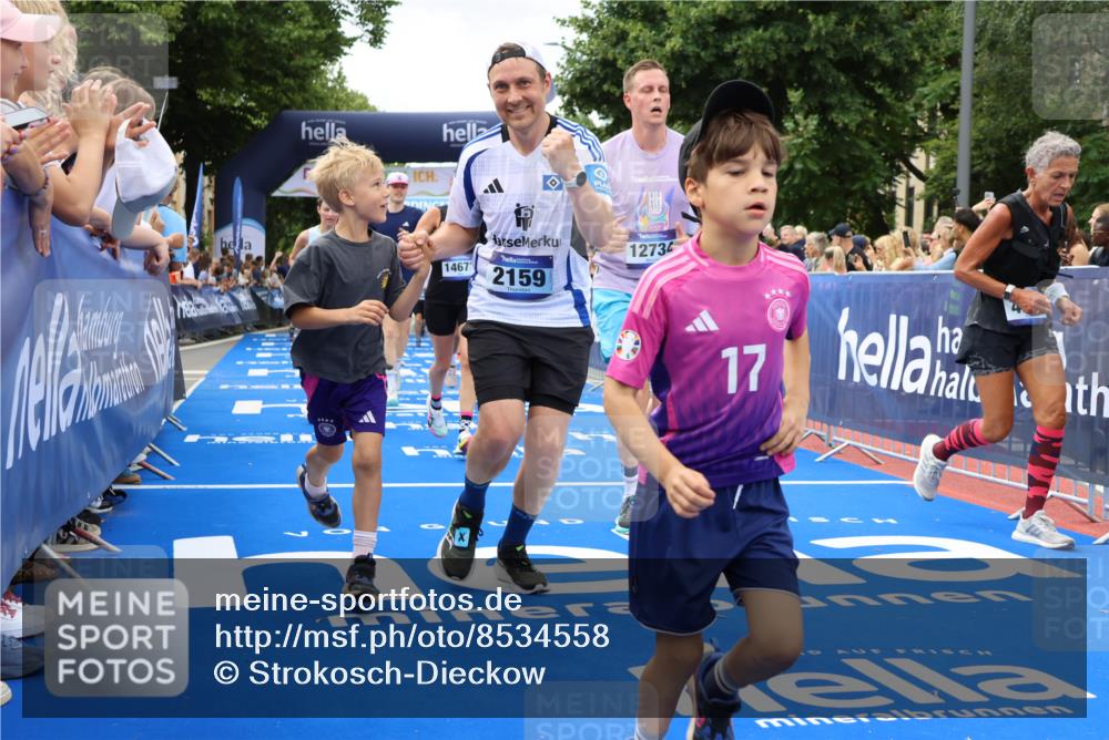 29.06.2025 - hella hamburg halbmarathon Strokosch-Dieckow http://msf.ph/oto/8534558 29.06.2025 10:58:52 Ziel 2159, 2488, 2840, 3859, 4632, 4833, 5277, 5885, 6438, 6720, 6860, 7223, 8807, 9156, 9353, 10268, 10518, 10539, 10788, 10915, 12734, 12735, 13654, 14673, 14965, 17405, 17531, 17630, 17810, 17931, 18180, 18232, 18682, 18833, 18954, 19002, 19003 meine-sportfotos.de