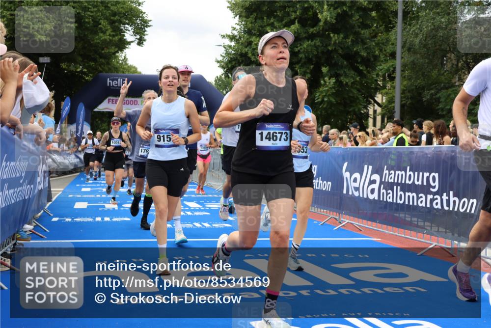29.06.2025 - hella hamburg halbmarathon Strokosch-Dieckow http://msf.ph/oto/8534569 29.06.2025 10:58:53 Ziel 2159, 2488, 2840, 3859, 4632, 4833, 5277, 5885, 6438, 6720, 6860, 7223, 8807, 9156, 9353, 9835, 10268, 10518, 10539, 10788, 10915, 11935, 12734, 12735, 13654, 14673, 14965, 17405, 17531, 17630, 17810, 17827, 17931, 18180, 18232, 18682, 18833, 18954, 19002, 19003 meine-sportfotos.de