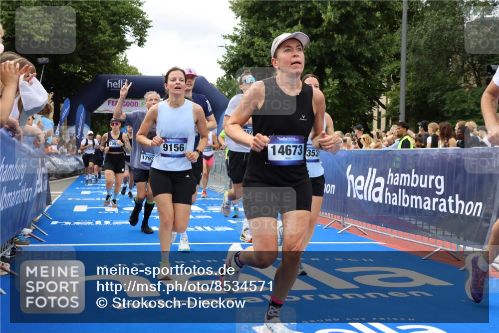 29.06.2025 - hella hamburg halbmarathon Strokosch-Dieckow http://msf.ph/oto/8534571 29.06.2025 10:58:53 Ziel 2159, 2488, 2840, 3859, 4632, 4833, 5277, 5885, 6438, 6720, 6860, 7223, 8807, 9156, 9353, 9835, 10268, 10518, 10539, 10788, 10915, 11935, 12734, 12735, 13654, 14673, 14965, 17405, 17531, 17630, 17810, 17827, 17931, 18180, 18232, 18682, 18833, 18954, 19002, 19003 meine-sportfotos.de