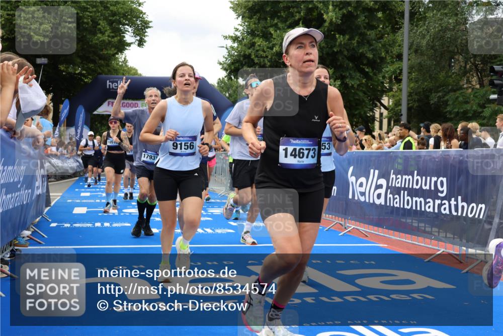 29.06.2025 - hella hamburg halbmarathon Strokosch-Dieckow http://msf.ph/oto/8534574 29.06.2025 10:58:53 Ziel 2159, 2488, 2840, 3859, 4632, 4833, 5277, 5885, 6438, 6720, 6860, 7223, 8807, 9156, 9353, 9835, 10268, 10518, 10539, 10788, 10915, 11935, 12734, 12735, 13654, 14673, 14965, 17405, 17531, 17630, 17810, 17827, 17931, 18180, 18232, 18682, 18833, 18954, 19002, 19003 meine-sportfotos.de