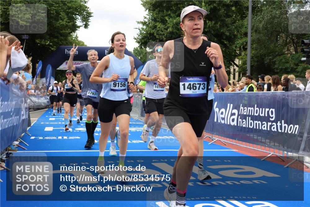 29.06.2025 - hella hamburg halbmarathon Strokosch-Dieckow http://msf.ph/oto/8534575 29.06.2025 10:58:53 Ziel 2159, 2488, 2840, 3859, 4632, 4833, 5277, 5885, 6438, 6720, 6860, 7223, 8807, 9156, 9353, 9835, 10268, 10518, 10539, 10788, 10915, 11935, 12734, 12735, 13654, 14673, 14965, 17405, 17531, 17630, 17810, 17827, 17931, 18180, 18232, 18682, 18833, 18954, 19002, 19003 meine-sportfotos.de