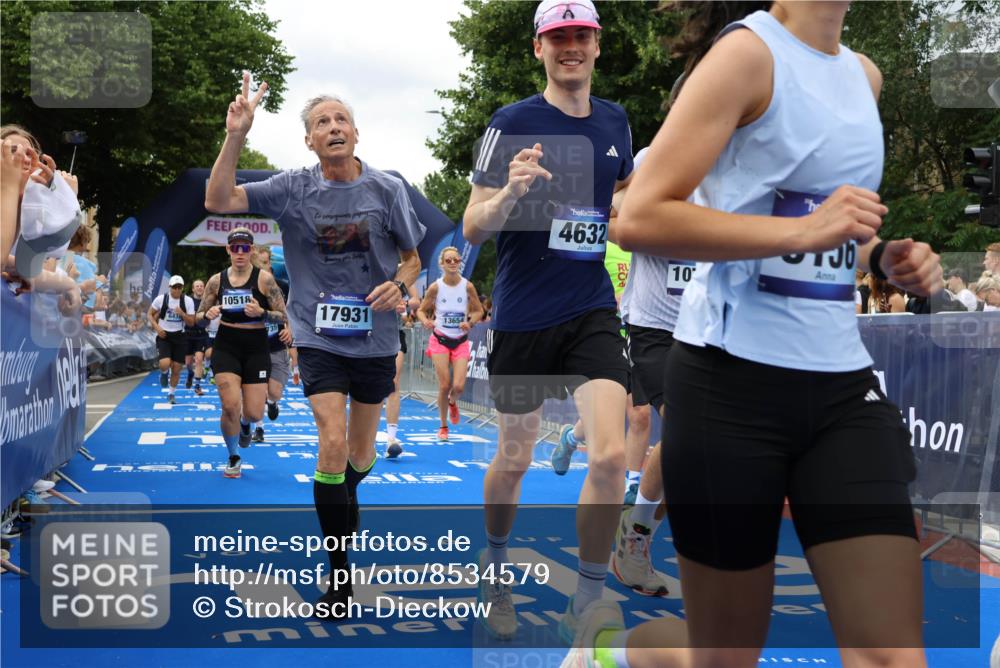 29.06.2025 - hella hamburg halbmarathon Strokosch-Dieckow http://msf.ph/oto/8534579 29.06.2025 10:58:54 Ziel 2159, 2488, 3859, 4632, 4833, 5277, 5885, 6438, 6720, 6860, 7223, 8807, 9156, 9353, 9835, 10268, 10518, 10539, 10788, 10915, 11935, 12734, 12735, 13654, 14673, 14965, 17405, 17531, 17630, 17810, 17827, 17852, 17931, 18180, 18232, 18682, 18833, 18954, 19002, 19003 meine-sportfotos.de