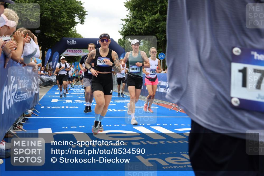 29.06.2025 - hella hamburg halbmarathon Strokosch-Dieckow http://msf.ph/oto/8534590 29.06.2025 10:58:55 Ziel 2159, 3859, 4632, 4833, 5277, 5885, 6438, 6860, 7223, 8807, 9156, 9353, 9835, 10020, 10268, 10518, 10788, 10915, 11935, 12734, 12735, 13287, 13654, 14673, 17405, 17531, 17810, 17827, 17852, 17931, 18180, 18232, 18682, 18833, 18954, 19002, 19003 meine-sportfotos.de