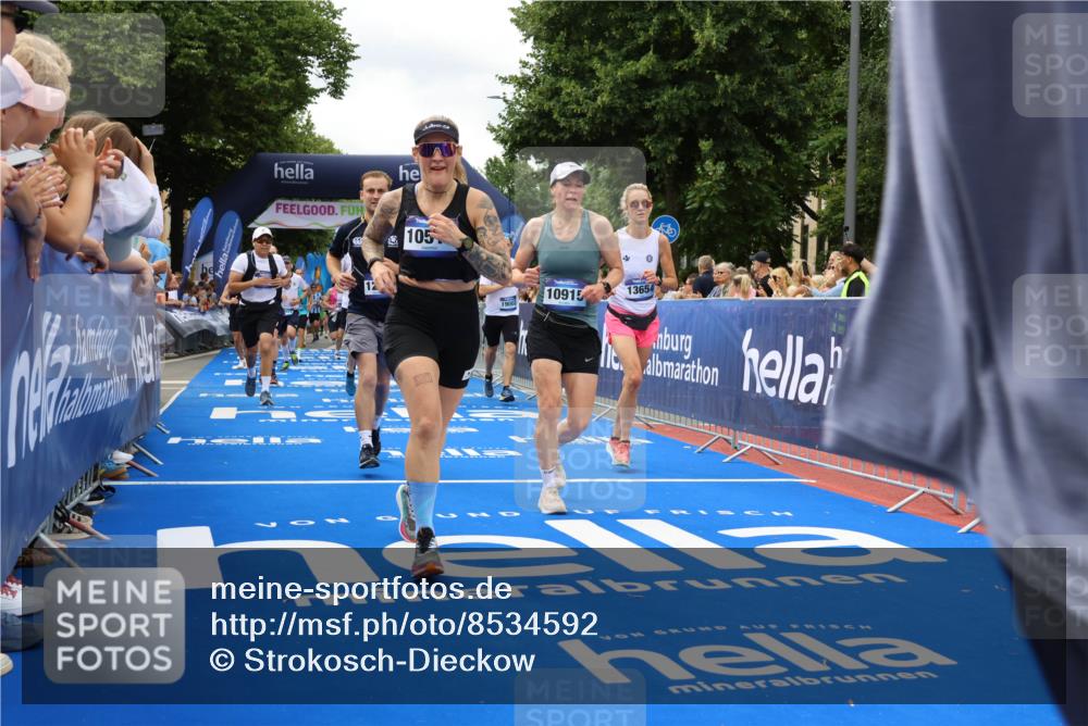 29.06.2025 - hella hamburg halbmarathon Strokosch-Dieckow http://msf.ph/oto/8534592 29.06.2025 10:58:55 Ziel 2159, 3859, 4632, 4833, 5277, 5885, 6438, 6860, 7223, 8807, 9156, 9353, 9835, 10020, 10268, 10518, 10788, 10915, 11935, 12734, 12735, 13287, 13654, 14673, 17405, 17531, 17810, 17827, 17852, 17931, 18180, 18232, 18682, 18833, 18954, 19002, 19003 meine-sportfotos.de