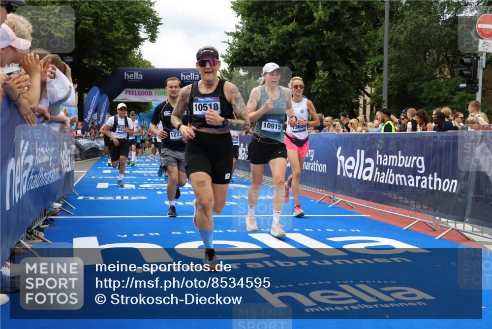 29.06.2025 - hella hamburg halbmarathon Strokosch-Dieckow http://msf.ph/oto/8534595 29.06.2025 10:58:55 Ziel 2159, 3859, 4632, 4833, 5277, 5885, 6438, 6860, 7223, 8807, 9156, 9353, 9835, 10020, 10268, 10518, 10788, 10915, 11935, 12734, 12735, 13287, 13654, 14673, 17405, 17531, 17810, 17827, 17852, 17931, 18180, 18232, 18682, 18833, 18954, 19002, 19003 meine-sportfotos.de