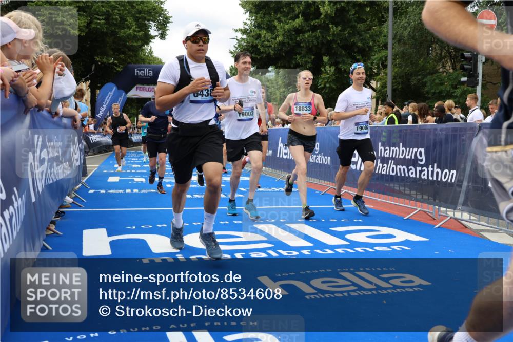 29.06.2025 - hella hamburg halbmarathon Strokosch-Dieckow http://msf.ph/oto/8534608 29.06.2025 10:58:57 Ziel 2159, 3181, 3859, 4632, 4833, 5885, 6438, 6860, 7223, 8807, 9156, 9353, 9835, 10020, 10518, 10788, 10915, 11935, 12564, 12734, 12735, 13287, 13583, 13654, 14673, 15785, 17531, 17810, 17827, 17852, 17931, 18180, 18682, 18833, 19002, 19003 meine-sportfotos.de