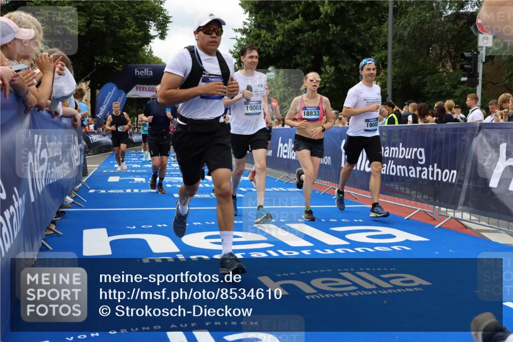 29.06.2025 - hella hamburg halbmarathon Strokosch-Dieckow http://msf.ph/oto/8534610 29.06.2025 10:58:57 Ziel 2159, 3181, 3859, 4632, 4833, 5885, 6438, 6860, 7223, 8807, 9156, 9353, 9835, 10020, 10518, 10788, 10915, 11935, 12564, 12734, 12735, 13287, 13583, 13654, 14673, 15785, 17531, 17810, 17827, 17852, 17931, 18180, 18682, 18833, 19002, 19003 meine-sportfotos.de