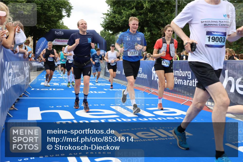 29.06.2025 - hella hamburg halbmarathon Strokosch-Dieckow http://msf.ph/oto/8534614 29.06.2025 10:58:58 Ziel 2159, 3181, 4632, 4833, 5885, 6438, 6860, 7223, 9156, 9353, 9835, 10020, 10518, 10788, 10915, 11935, 12564, 12734, 12735, 13287, 13583, 13654, 14673, 15785, 17531, 17810, 17827, 17852, 17931, 18180, 18682, 18833, 19002, 19003 meine-sportfotos.de