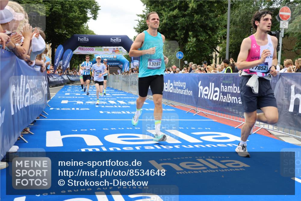 29.06.2025 - hella hamburg halbmarathon Strokosch-Dieckow http://msf.ph/oto/8534648 29.06.2025 10:59:02 Ziel 3181, 6208, 6438, 6860, 7223, 9835, 10020, 10518, 10915, 11935, 12564, 12735, 13287, 13583, 13654, 15785, 17531, 17810, 17827, 17852, 18682, 18730, 18833, 19002, 19003 meine-sportfotos.de