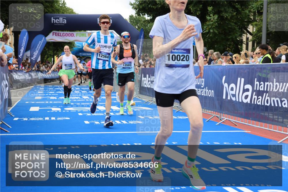 29.06.2025 - hella hamburg halbmarathon Strokosch-Dieckow http://msf.ph/oto/8534666 29.06.2025 10:59:04 Ziel 2996, 3181, 6208, 6860, 7223, 9835, 10020, 11935, 12564, 12633, 13287, 13583, 15785, 17531, 17810, 17827, 17852, 18682, 18730, 18833, 19002, 19003 meine-sportfotos.de