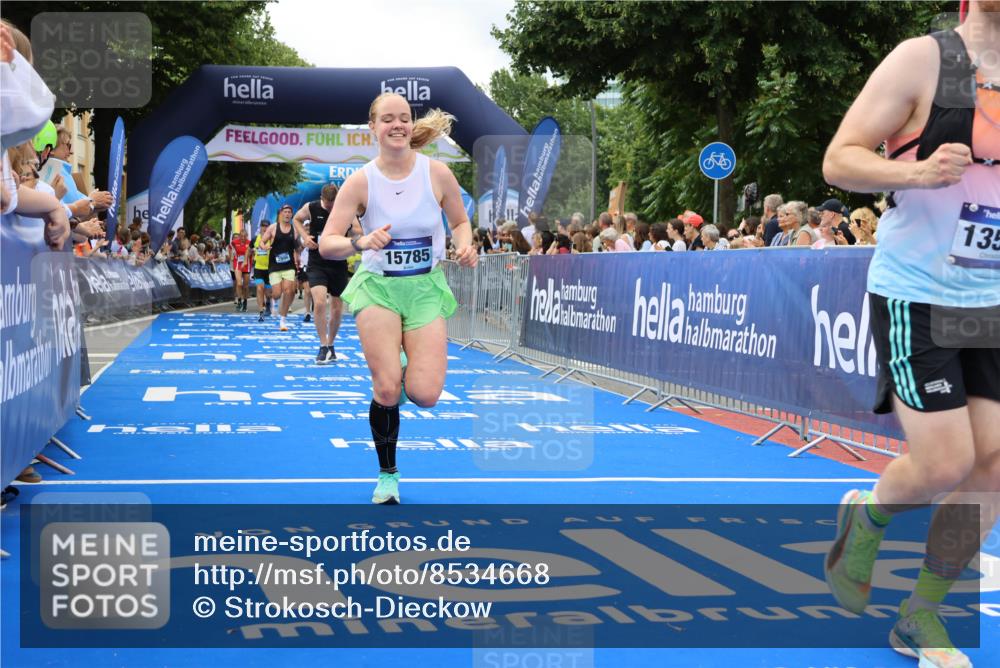 29.06.2025 - hella hamburg halbmarathon Strokosch-Dieckow http://msf.ph/oto/8534668 29.06.2025 10:59:05 Ziel 2996, 3181, 6208, 6860, 7223, 9835, 10020, 11935, 12564, 12633, 13287, 13583, 15785, 16160, 16922, 16924, 17531, 17827, 17852, 18682, 18730 meine-sportfotos.de
