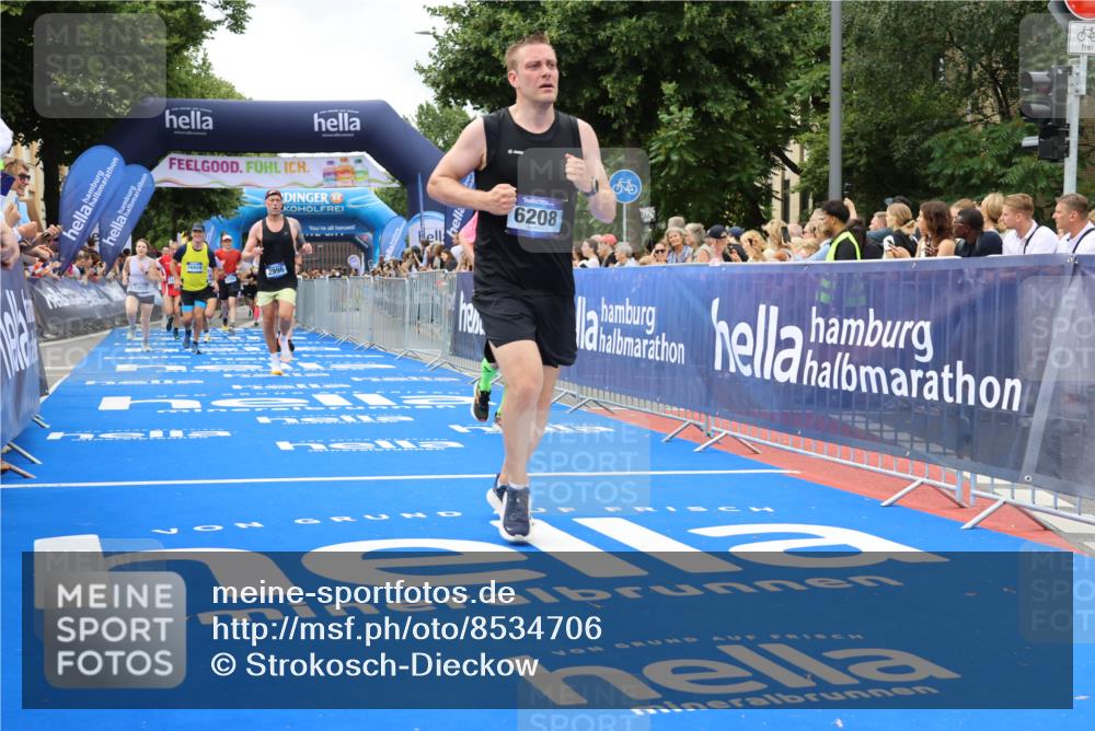 29.06.2025 - hella hamburg halbmarathon Strokosch-Dieckow http://msf.ph/oto/8534706 29.06.2025 10:59:08 Ziel 2250, 2996, 3181, 6208, 6997, 10020, 12564, 12633, 13287, 13583, 15232, 15284, 15785, 16160, 16409, 16922, 16924, 17852, 18730 meine-sportfotos.de