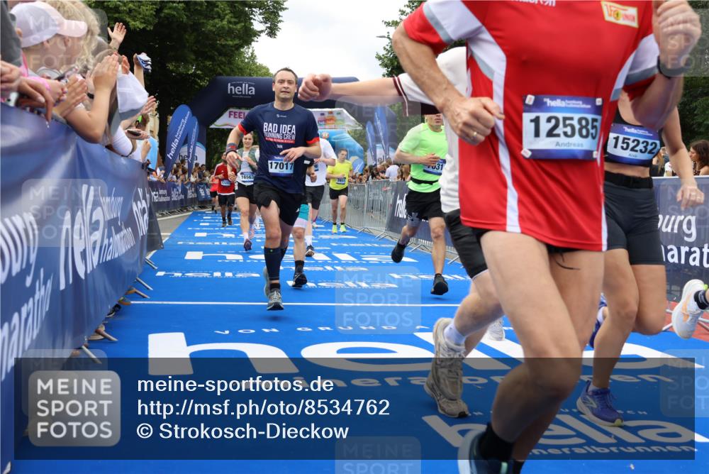 29.06.2025 - hella hamburg halbmarathon Strokosch-Dieckow http://msf.ph/oto/8534762 29.06.2025 10:59:16 Ziel 1285, 2027, 2250, 2780, 2855, 2996, 3983, 5084, 6087, 6997, 7031, 11114, 12206, 12261, 12495, 12585, 12633, 15232, 15263, 15284, 15525, 16160, 16206, 16409, 16563, 16754, 16922, 16924, 17017, 17503, 17860, 18730 meine-sportfotos.de