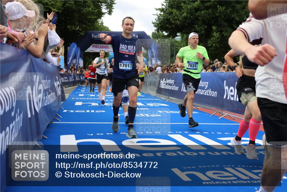 29.06.2025 - hella hamburg halbmarathon Strokosch-Dieckow http://msf.ph/oto/8534772 29.06.2025 10:59:17 Ziel 1285, 2027, 2250, 2780, 2855, 2996, 3983, 5084, 6087, 6997, 7031, 7856, 11114, 12206, 12261, 12495, 12585, 12633, 15232, 15263, 15284, 15525, 16160, 16206, 16409, 16563, 16754, 16922, 16924, 17017, 17503, 17860 meine-sportfotos.de