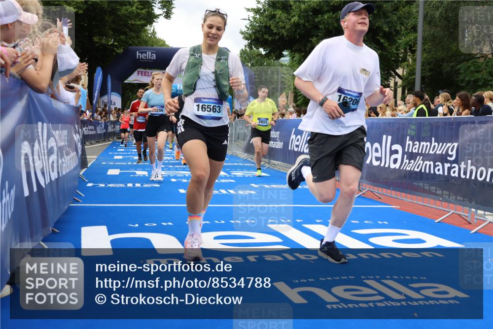 29.06.2025 - hella hamburg halbmarathon Strokosch-Dieckow http://msf.ph/oto/8534788 29.06.2025 10:59:18 Ziel 1285, 2027, 2250, 2780, 2855, 3983, 5084, 6087, 6202, 6997, 7031, 7856, 11114, 12206, 12261, 12495, 12585, 12633, 14375, 15232, 15263, 15284, 15525, 16160, 16206, 16409, 16563, 16754, 16922, 16924, 17017, 17503, 17860, 17967 meine-sportfotos.de