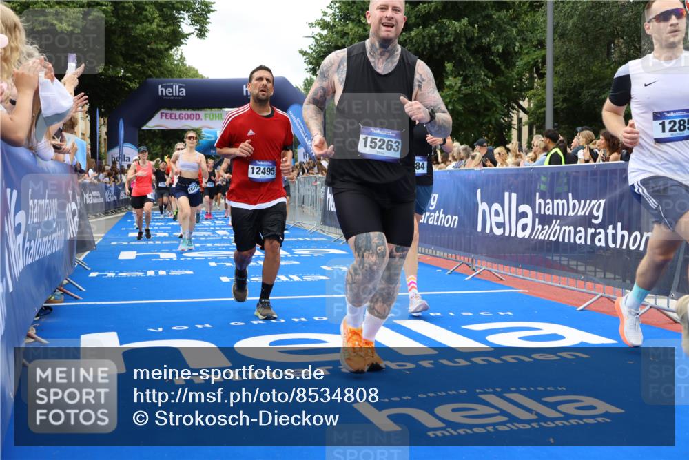 29.06.2025 - hella hamburg halbmarathon Strokosch-Dieckow http://msf.ph/oto/8534808 29.06.2025 10:59:21 Ziel 1285, 1946, 1951, 2027, 2250, 2780, 2855, 3983, 5084, 6087, 6202, 6636, 7031, 7856, 10488, 11114, 12206, 12261, 12495, 12585, 13036, 13407, 14375, 15232, 15263, 15284, 15525, 16206, 16409, 16563, 16754, 16915, 17017, 17503, 17860, 17967 meine-sportfotos.de