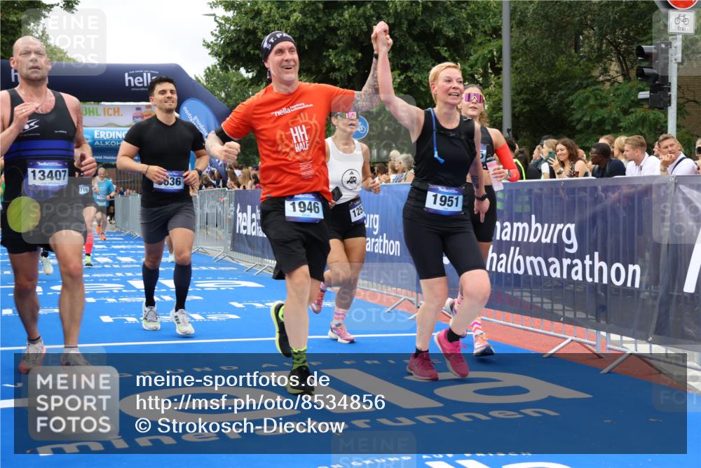 29.06.2025 - hella hamburg halbmarathon Strokosch-Dieckow http://msf.ph/oto/8534856 29.06.2025 10:59:27 Ziel 1642, 1946, 1951, 2006, 2027, 3983, 5084, 6202, 6636, 7287, 7856, 9553, 9555, 10488, 11114, 12206, 12261, 12495, 13036, 13407, 14375, 14914, 15240, 15263, 15525, 16754, 16915, 17304, 17860, 17967, 18716 meine-sportfotos.de