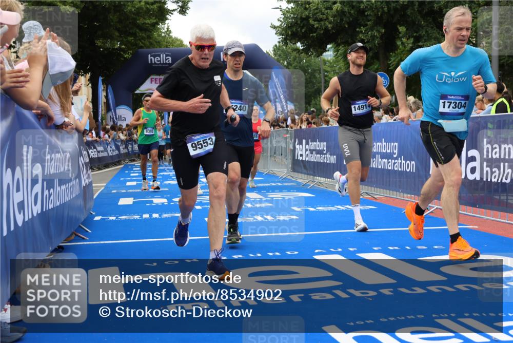 29.06.2025 - hella hamburg halbmarathon Strokosch-Dieckow http://msf.ph/oto/8534902 29.06.2025 10:59:33 Ziel 1642, 1946, 1951, 2006, 2348, 2584, 3425, 4986, 6220, 6636, 7287, 8392, 9553, 9555, 9655, 10488, 10759, 11938, 13036, 13407, 14732, 14914, 15240, 16915, 17304, 18153, 18327, 18716, 19160 meine-sportfotos.de