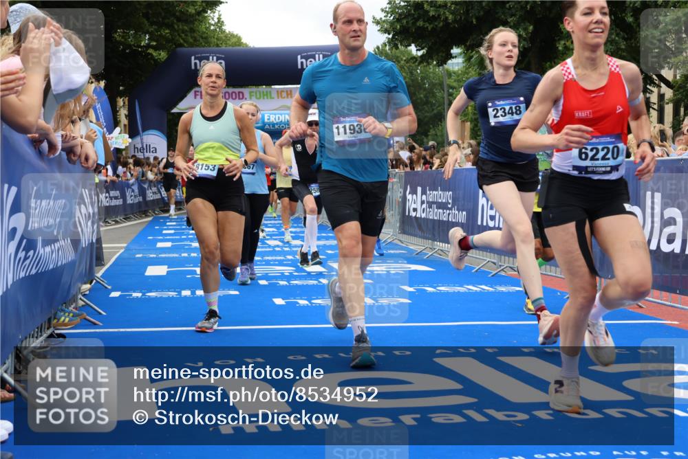 29.06.2025 - hella hamburg halbmarathon Strokosch-Dieckow http://msf.ph/oto/8534952 29.06.2025 10:59:40 Ziel 2011, 2348, 2584, 2677, 2711, 2957, 3425, 4986, 6220, 8392, 9434, 9553, 9555, 9655, 9985, 10759, 11938, 12736, 14567, 14732, 14914, 15240, 16341, 16530, 17304, 18153, 18327, 18485, 19160 meine-sportfotos.de