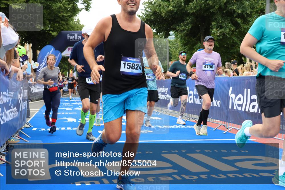 29.06.2025 - hella hamburg halbmarathon Strokosch-Dieckow http://msf.ph/oto/8535004 29.06.2025 10:59:50 Ziel 1833, 2011, 2661, 2677, 2711, 2957, 3114, 4238, 4796, 8481, 9434, 10271, 11018, 11757, 13706, 15673, 15824, 15901, 16227, 16341, 16530, 17346, 17665, 17782, 17899, 18467, 18485, 18624, 18855 meine-sportfotos.de