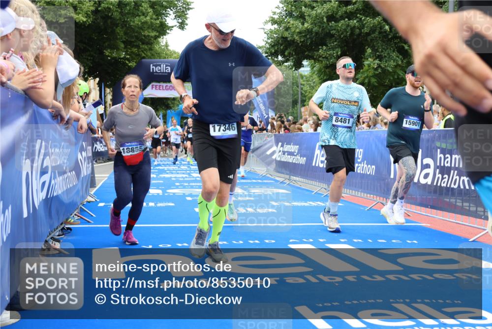 29.06.2025 - hella hamburg halbmarathon Strokosch-Dieckow http://msf.ph/oto/8535010 29.06.2025 10:59:51 Ziel 1833, 2011, 2661, 2711, 2957, 3114, 4238, 4796, 8481, 9434, 10271, 11018, 11757, 13706, 15673, 15824, 15901, 16227, 16341, 16530, 17346, 17665, 17782, 17899, 18467, 18485, 18624, 18855 meine-sportfotos.de