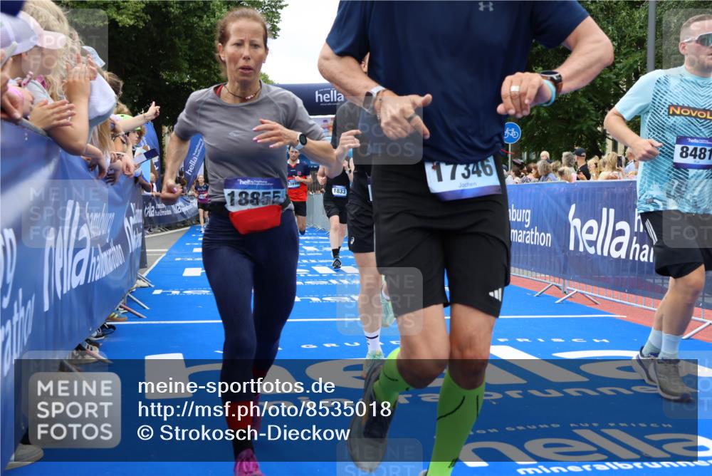 29.06.2025 - hella hamburg halbmarathon Strokosch-Dieckow http://msf.ph/oto/8535018 29.06.2025 10:59:52 Ziel 1833, 2011, 2661, 2711, 3114, 4238, 4796, 8326, 8481, 9434, 10271, 11018, 11757, 13706, 15673, 15824, 15901, 16227, 16530, 17346, 17665, 17782, 17899, 18467, 18624, 18855 meine-sportfotos.de