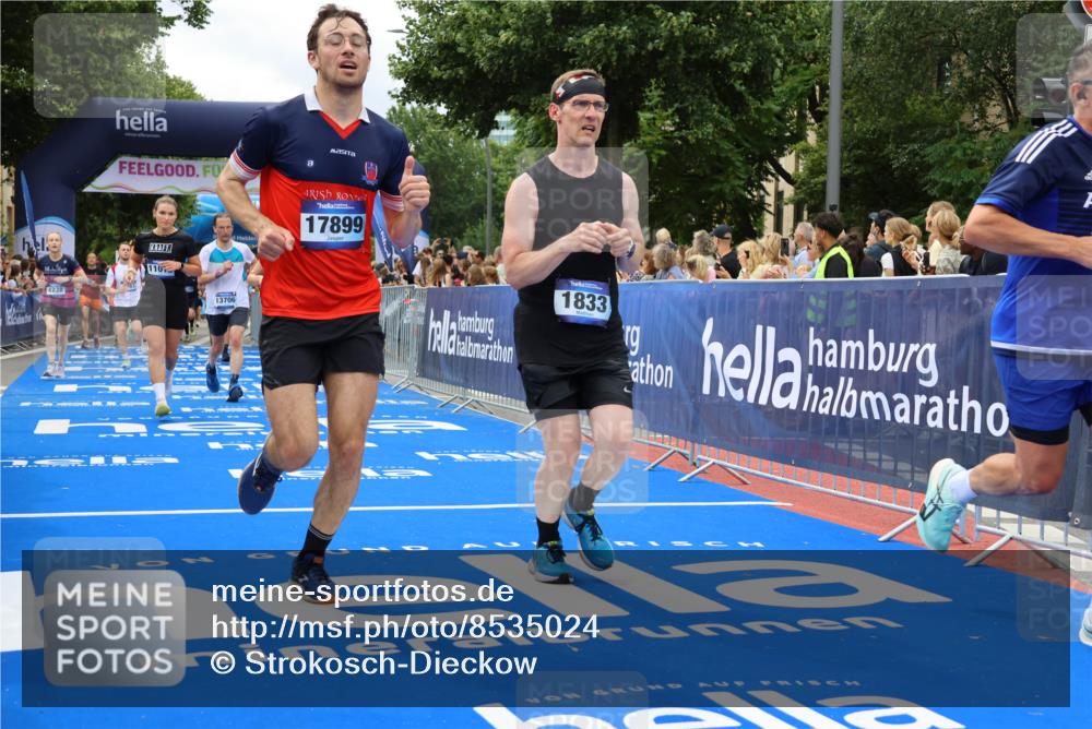 29.06.2025 - hella hamburg halbmarathon Strokosch-Dieckow http://msf.ph/oto/8535024 29.06.2025 10:59:54 Ziel 1833, 2011, 2661, 3114, 4238, 4796, 8326, 8481, 8749, 10271, 11018, 11757, 13706, 15673, 15824, 15901, 16227, 17346, 17665, 17782, 17899, 18467, 18624, 18855 meine-sportfotos.de