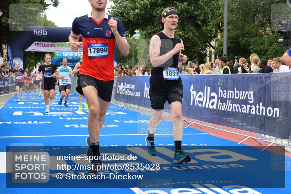29.06.2025 - hella hamburg halbmarathon Strokosch-Dieckow http://msf.ph/oto/8535028 29.06.2025 10:59:55 Ziel 1833, 2661, 3114, 3279, 4238, 4796, 8326, 8481, 8749, 10271, 11018, 11757, 13706, 15673, 15824, 15901, 16227, 17346, 17665, 17782, 17899, 18467, 18624, 18855 meine-sportfotos.de