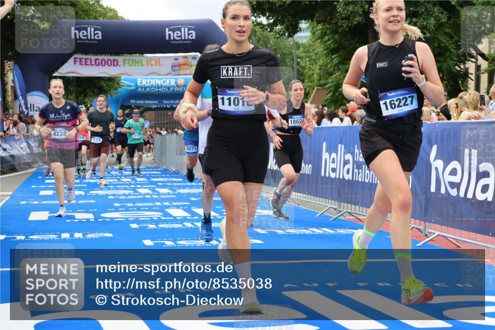 29.06.2025 - hella hamburg halbmarathon Strokosch-Dieckow http://msf.ph/oto/8535038 29.06.2025 10:59:56 Ziel 1833, 2661, 3279, 4238, 4796, 5272, 8326, 8481, 8749, 10271, 11018, 11757, 13706, 15673, 15824, 15901, 16227, 16980, 17346, 17665, 17782, 17899, 18467, 18624, 18855 meine-sportfotos.de