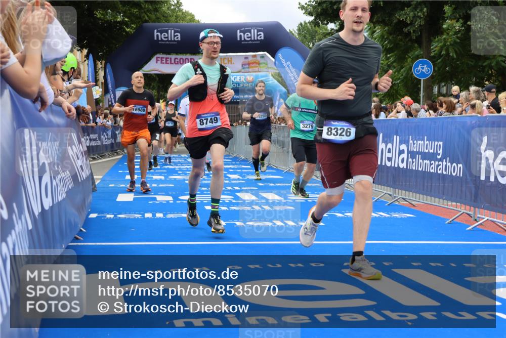 29.06.2025 - hella hamburg halbmarathon Strokosch-Dieckow http://msf.ph/oto/8535070 29.06.2025 11:00:00 Ziel 1833, 2661, 3279, 4238, 5272, 7636, 8326, 8749, 9006, 10271, 10896, 11018, 11250, 11757, 13706, 13761, 16227, 16980, 17899, 18130, 18624, 19015 meine-sportfotos.de