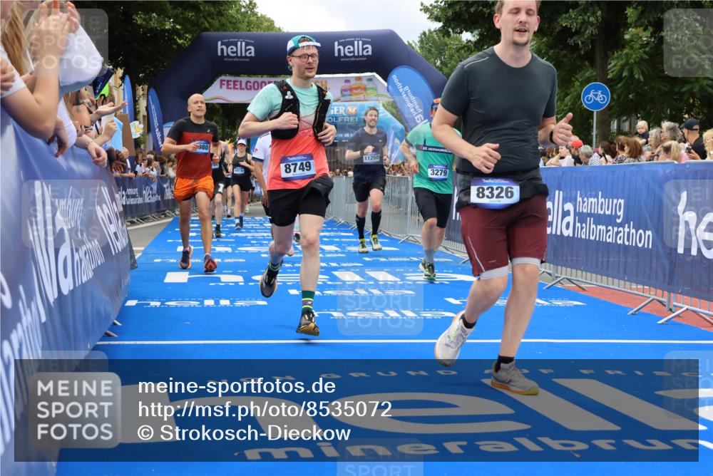 29.06.2025 - hella hamburg halbmarathon Strokosch-Dieckow http://msf.ph/oto/8535072 29.06.2025 11:00:01 Ziel 1833, 2661, 3279, 4238, 5272, 6470, 7636, 8326, 8749, 9006, 10271, 10896, 11018, 11250, 13706, 13761, 16227, 16980, 18130, 18624, 19015 meine-sportfotos.de