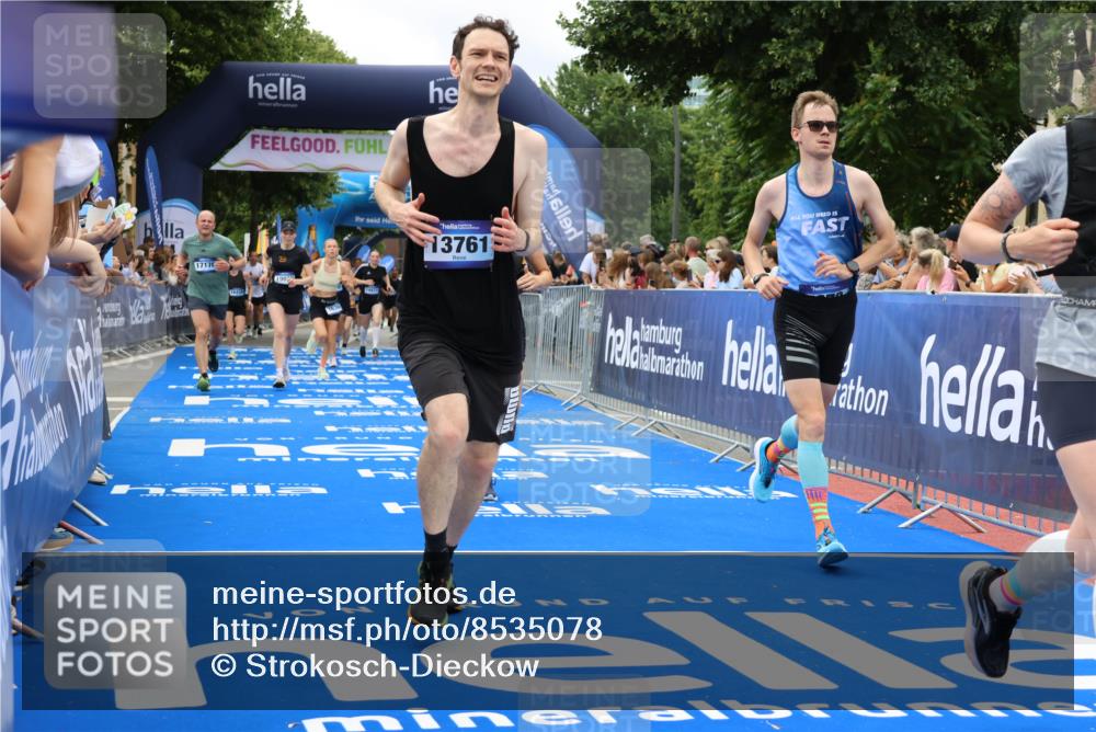 29.06.2025 - hella hamburg halbmarathon Strokosch-Dieckow http://msf.ph/oto/8535078 29.06.2025 11:00:04 Ziel 3279, 4238, 5272, 6327, 6470, 7636, 8326, 8749, 9006, 10896, 11250, 13706, 13761, 14471, 16439, 16980, 17176, 18130, 19015 meine-sportfotos.de