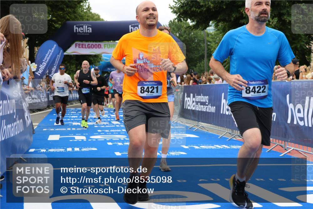 29.06.2025 - hella hamburg halbmarathon Strokosch-Dieckow http://msf.ph/oto/8535098 29.06.2025 11:00:34 Ziel 1544, 3780, 4013, 5379, 6309, 8003, 8421, 8422, 10281, 10301, 12406, 12491, 14224, 14928, 15914, 16621, 18029, 18112, 19159, 19178 meine-sportfotos.de