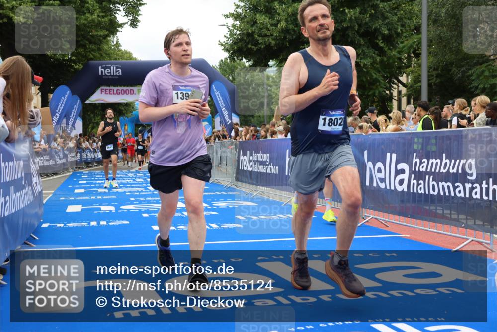 29.06.2025 - hella hamburg halbmarathon Strokosch-Dieckow http://msf.ph/oto/8535124 29.06.2025 11:00:41 Ziel 1414, 4013, 5379, 6708, 7259, 7306, 8003, 8923, 10281, 10301, 12406, 12491, 13958, 13993, 15914, 16621, 16910, 18029, 18112, 19159, 19178 meine-sportfotos.de