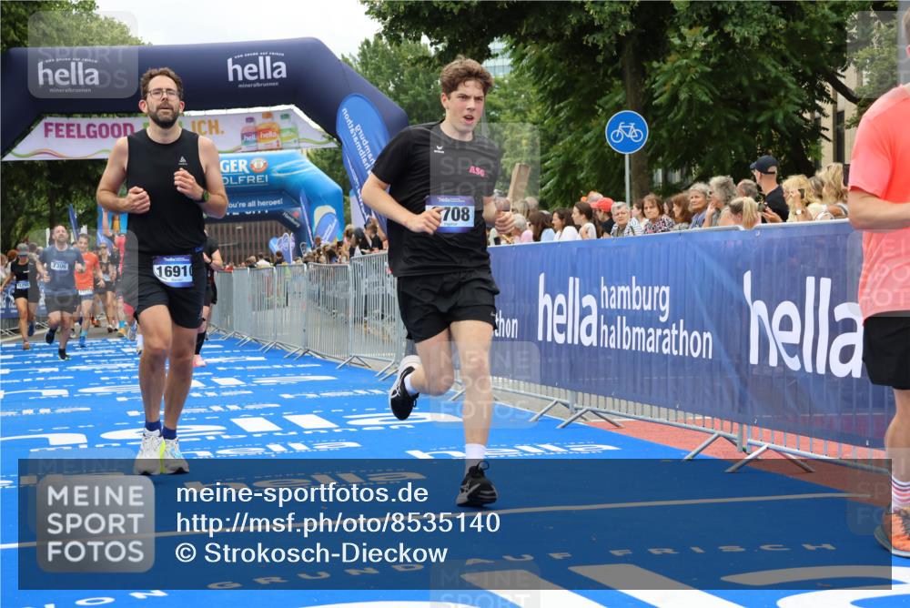 29.06.2025 - hella hamburg halbmarathon Strokosch-Dieckow http://msf.ph/oto/8535140 29.06.2025 11:00:44 Ziel 1414, 1653, 4013, 6708, 7006, 7259, 7306, 8003, 8923, 10281, 10301, 11702, 11782, 12406, 12491, 13958, 13993, 15252, 15914, 16621, 16910, 18029, 18112, 19159 meine-sportfotos.de