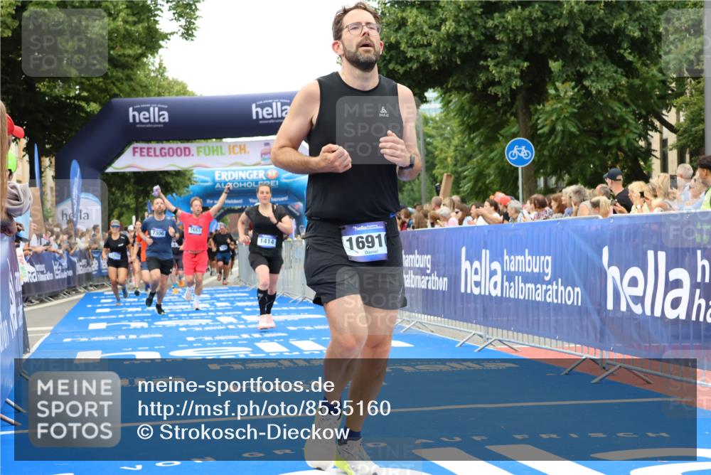 29.06.2025 - hella hamburg halbmarathon Strokosch-Dieckow http://msf.ph/oto/8535160 29.06.2025 11:00:46 Ziel 1414, 1653, 2322, 2323, 2730, 4013, 6708, 7006, 7259, 7306, 8003, 8923, 10281, 10301, 10534, 11702, 11753, 11782, 12491, 13958, 13993, 15252, 16621, 16910, 18029, 18757 meine-sportfotos.de