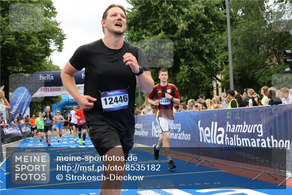 29.06.2025 - hella hamburg halbmarathon Strokosch-Dieckow http://msf.ph/oto/8535182 29.06.2025 11:01:01 Ziel 1188, 1364, 2091, 2363, 6487, 6674, 6921, 9071, 10194, 10576, 11041, 12446, 13459, 13516, 13847, 14429, 14577, 14823, 15344, 15908, 18254 meine-sportfotos.de