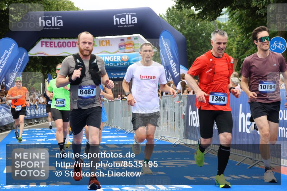 29.06.2025 - hella hamburg halbmarathon Strokosch-Dieckow http://msf.ph/oto/8535195 29.06.2025 11:01:04 Ziel 1188, 1364, 2091, 2363, 5603, 6487, 6921, 8177, 9071, 10194, 10295, 10576, 11041, 12446, 13459, 13516, 13847, 14577, 14823, 15344, 15908, 17491 meine-sportfotos.de